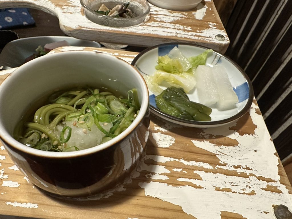 にこまん馬の刺し盛り定食の小鉢