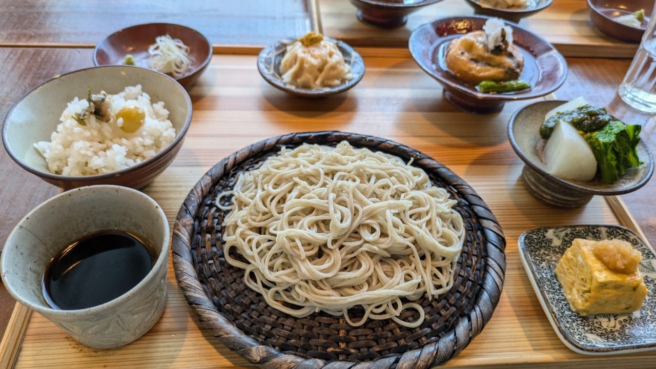 「手打ち蕎麦naru」の『平日限定ランチセット』（中央区板屋町）