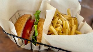 「CHERRY BEANS GARDEN 池田の森」の『チーズバーガーセット』（静岡市駿河区池田）