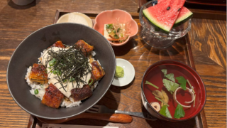 「鰻のかんたろう」の『うなぎとろとろ丼』『うな重』（蜆塚）