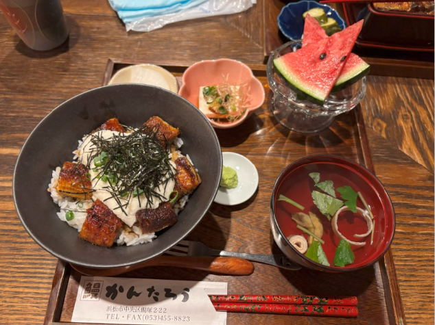 「鰻のかんたろう」の『うなぎとろとろ丼』『うな重』（蜆塚）