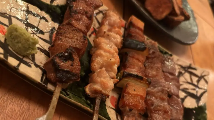 「とことん」の『やきとんのしろ』(神明町)