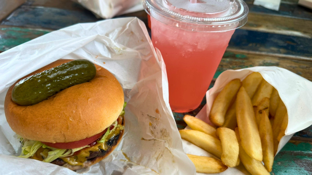 【7月1日NEWOPEN】「Johnny's BURGER」の『チーズバーガーデラックス』（舞阪町舞阪）