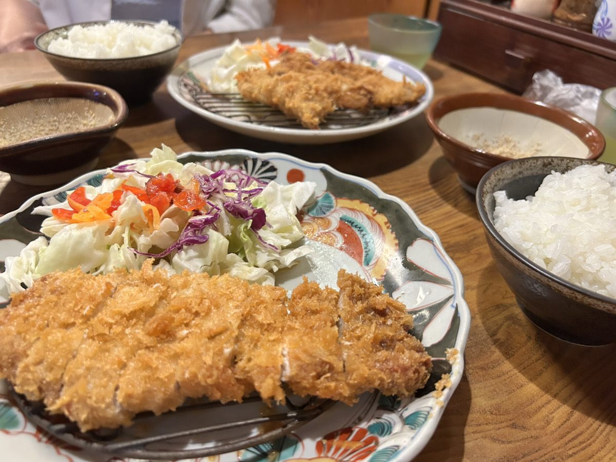「美術館のような とんかつ やなせ」の『竹ロース・竹ヒレ』(海老塚)