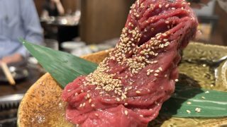 「牛タン焼肉 丸乃牛」の『たん先ステーキ』『情熱の十秒ロース』（有玉）