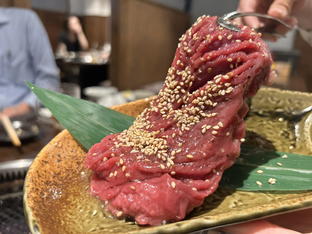 「牛タン焼肉 丸乃牛」の『たん先ステーキ』『情熱の十秒ロース』(有玉)