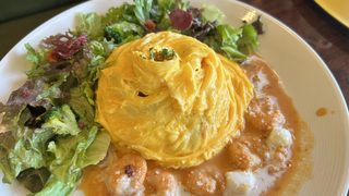 「サロン卵と私」の『スフレ卵のオムライス』（砂山町）