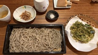 「手打ちそば 築」の人気No.1『生のりとしらすのかき揚げ』（和田町）
