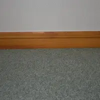 お部屋の壁の下についてるもの
