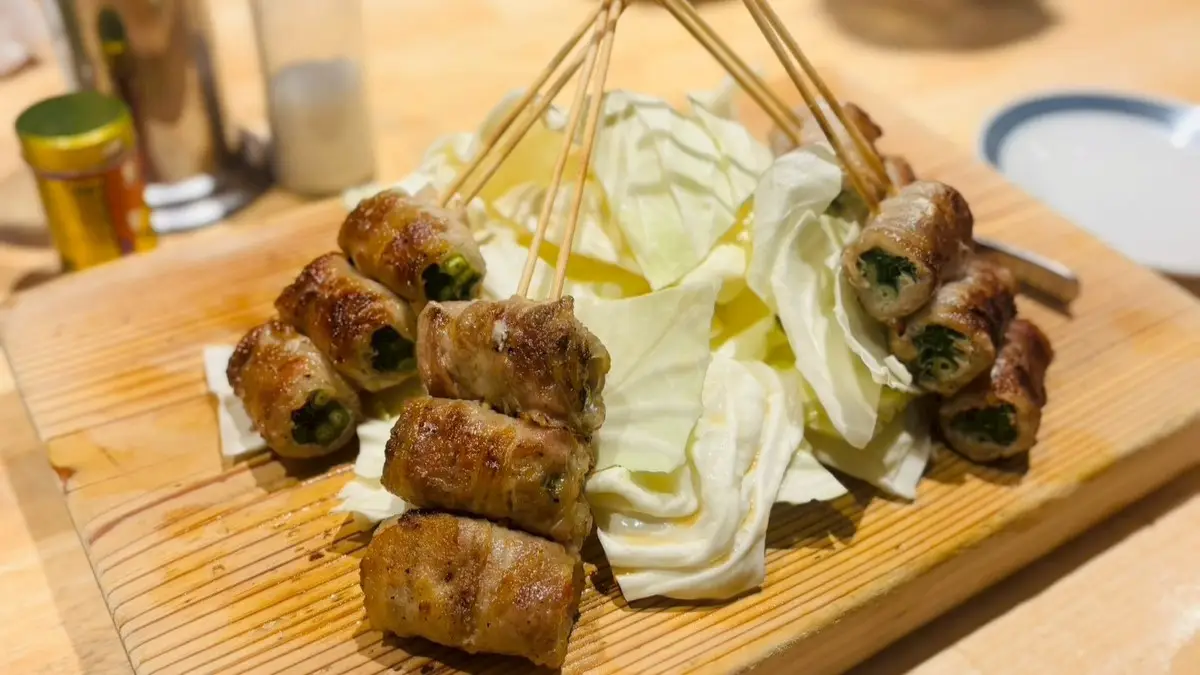 「博多肉巻きやさい串とうまか酒 チカッパ」の『肉巻きやさい串』（静岡市葵区紺屋町）